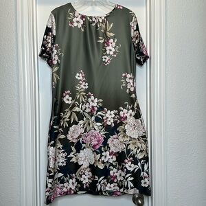 New York & Company Olive green floral dress with pockets size Medium‎